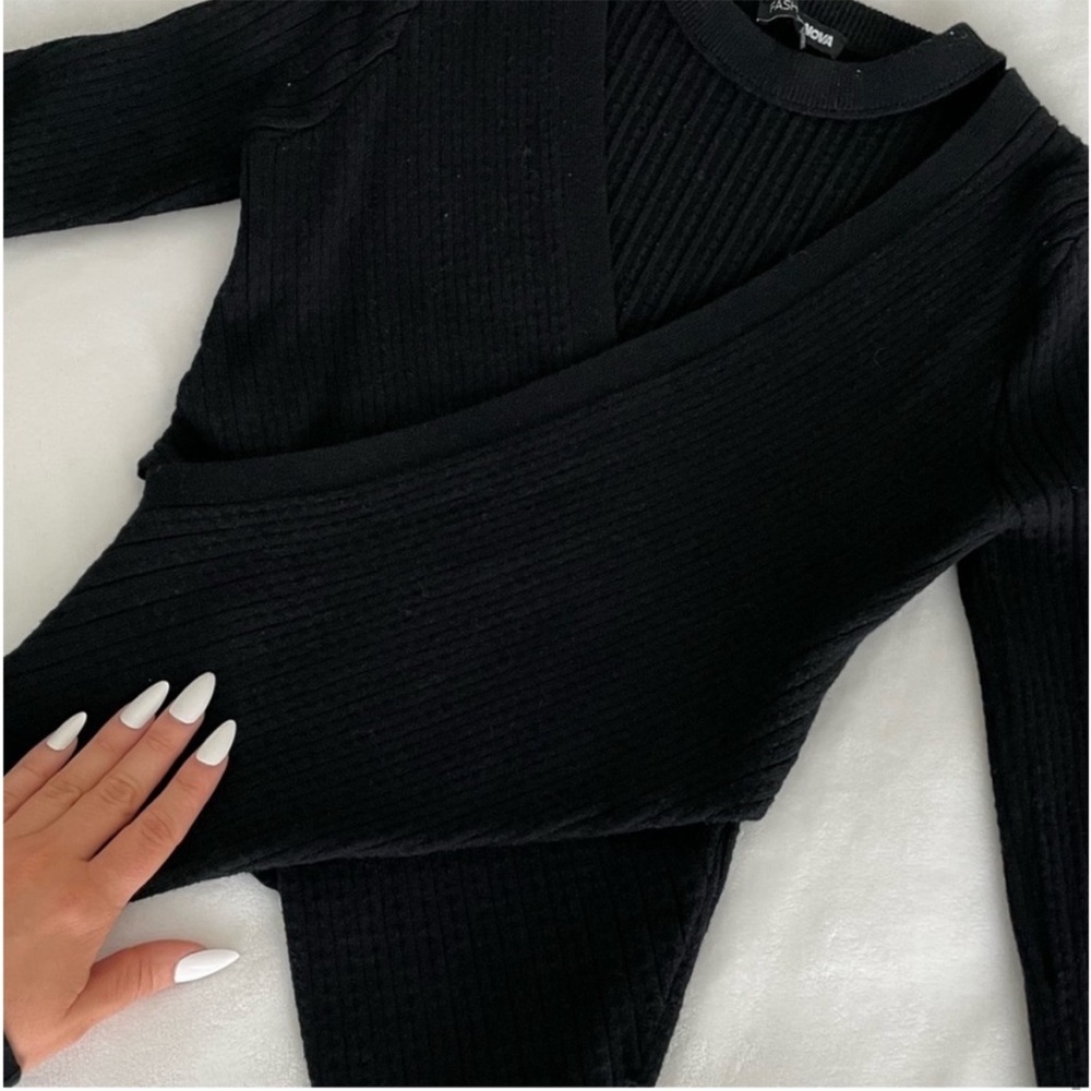 XS/S Bundle Ribbed Sweaters - Black & Cream - Picture 6 of 6